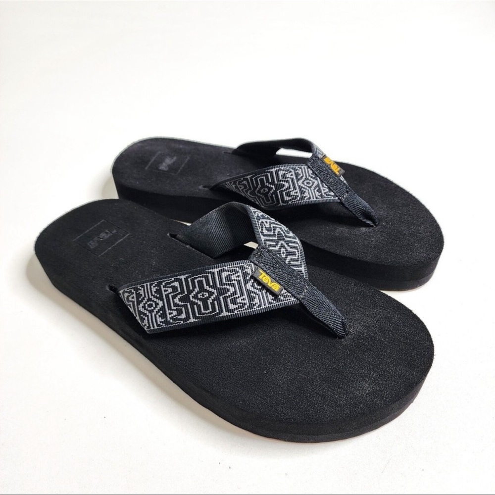 Woman’s Teva flip flops sandles